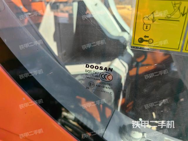 后窗玻璃角标（驾驶室部分）