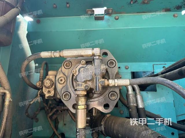 液壓泵艙室正面整體（整機(jī)外觀）