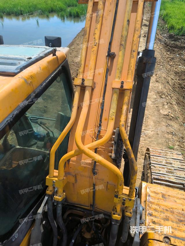 大臂背部俯視（工作和回轉(zhuǎn)裝置）