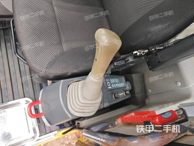 座椅左侧控制台/音响/含左手柄（驾驶室部分）