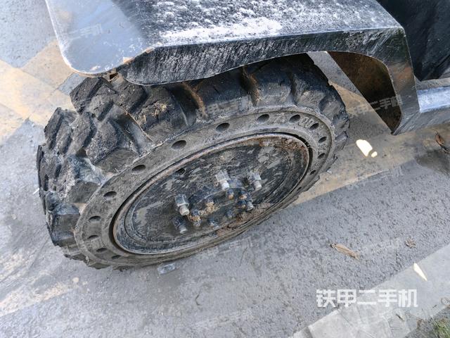 右驱动轮（行走机构）