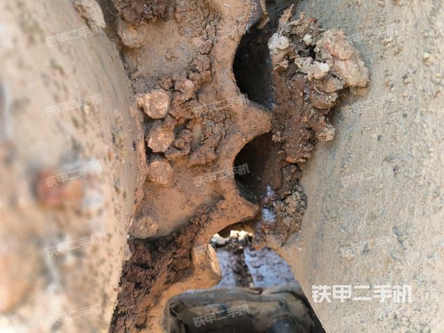 左驅(qū)動輪（行走機構(gòu)）