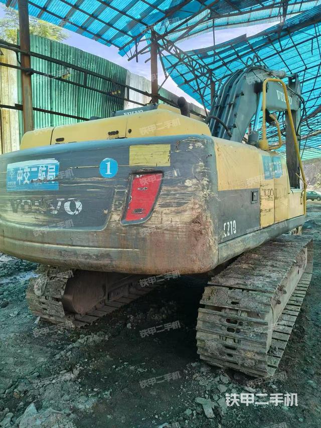 驾驶室顶部（整机外观）