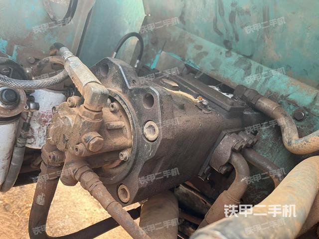 液壓泵艙室正面整體（整機(jī)外觀）