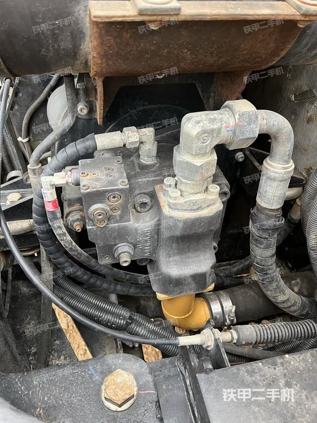 液壓泵艙室正面整體（整機(jī)外觀）