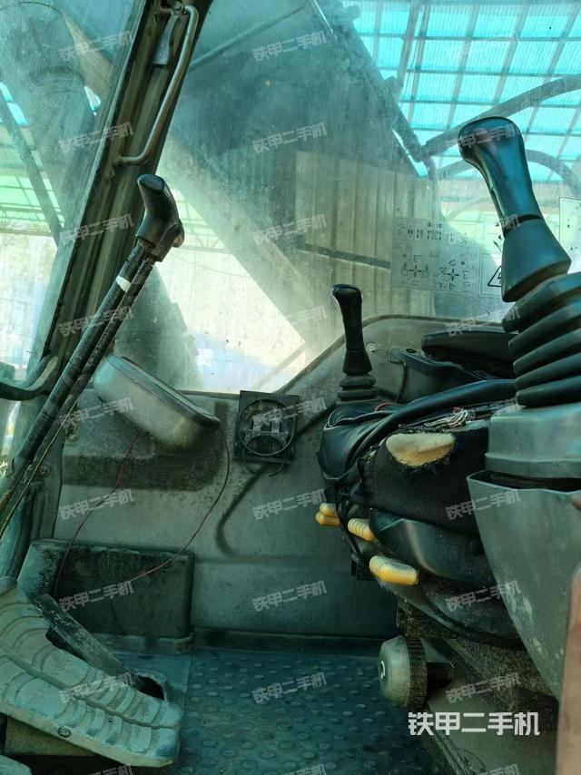 驾驶室整体（整机外观）