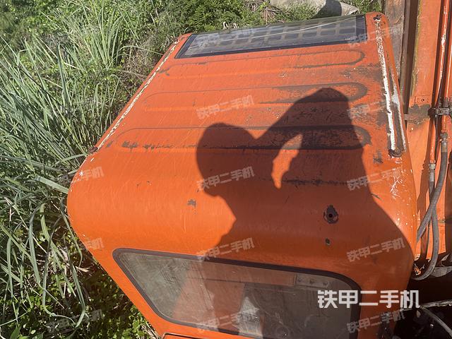 驾驶室顶部（整机外观）