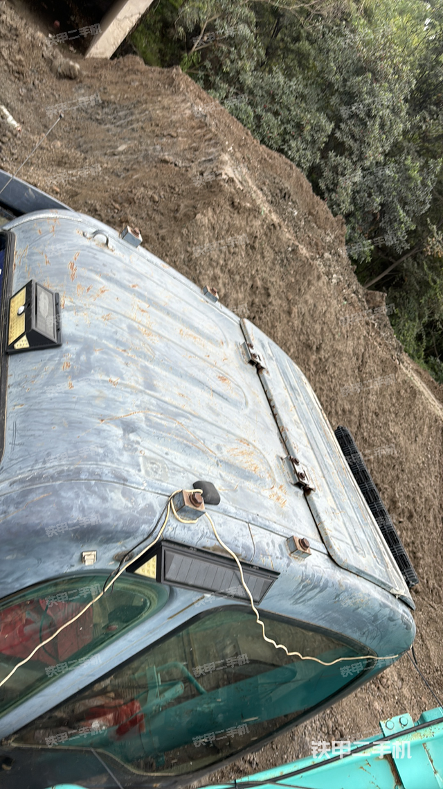 驾驶室顶部（整机外观）