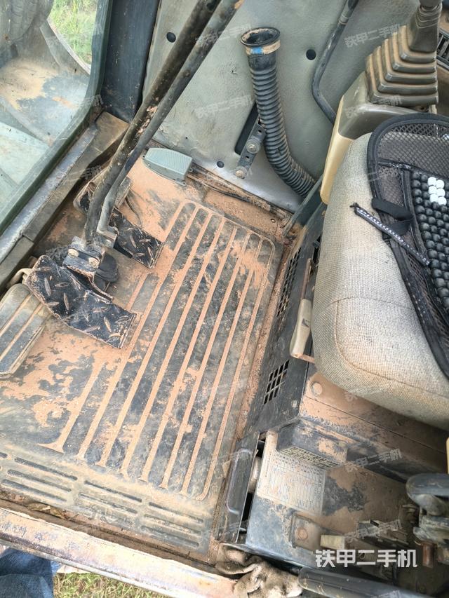 駕駛室整體（整機(jī)外觀）