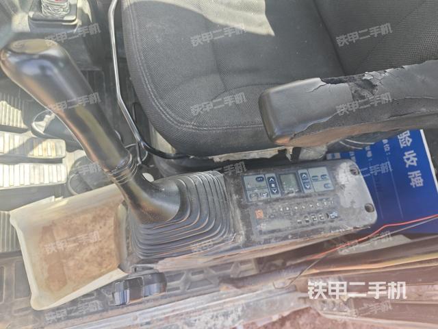 座椅左侧控制台/音响/含左手柄（驾驶室部分）