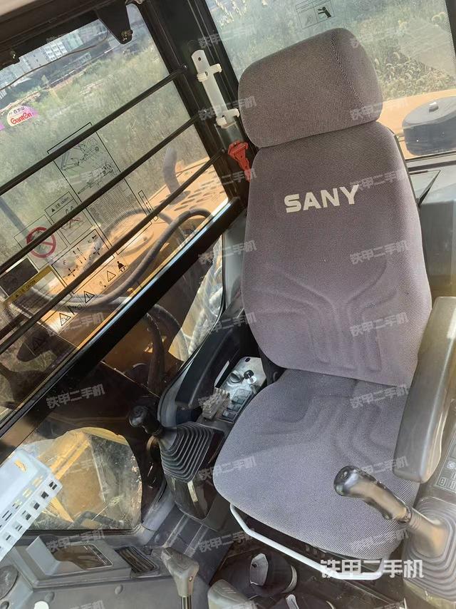 驾驶室整体（整机外观）