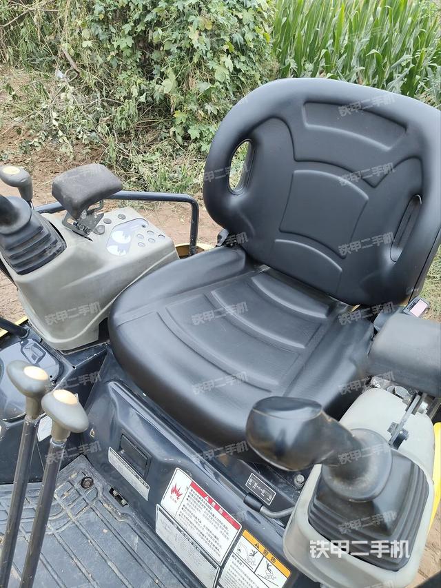 駕駛室頂部（整機(jī)外觀）