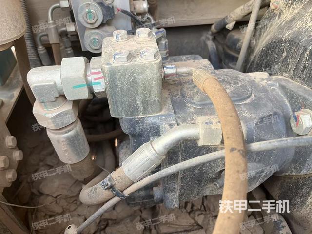 液壓泵艙室正面整體（整機(jī)外觀）