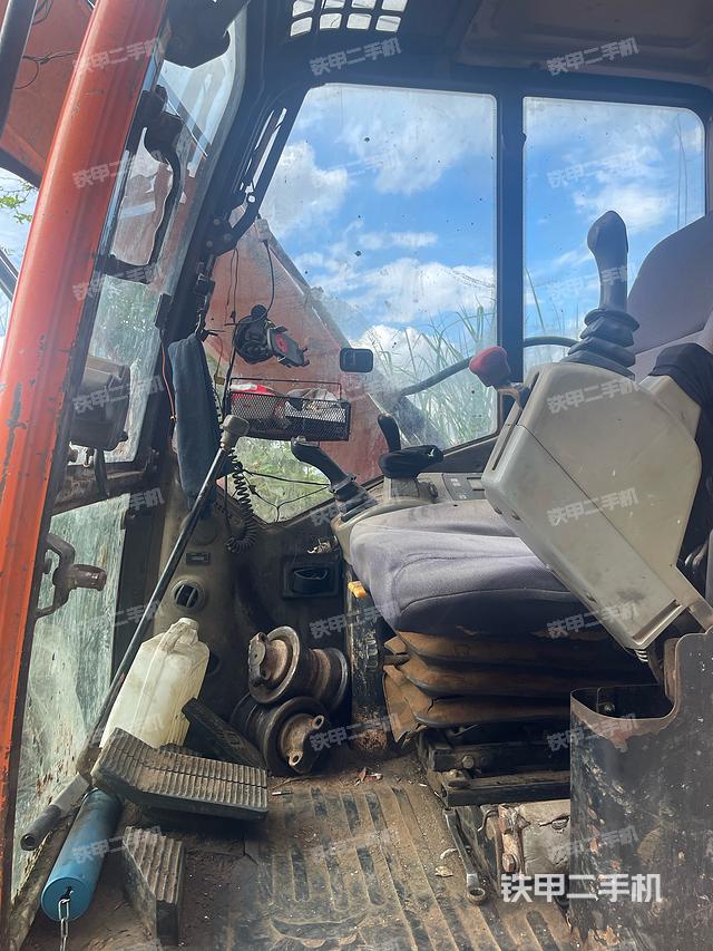 驾驶室整体（整机外观）