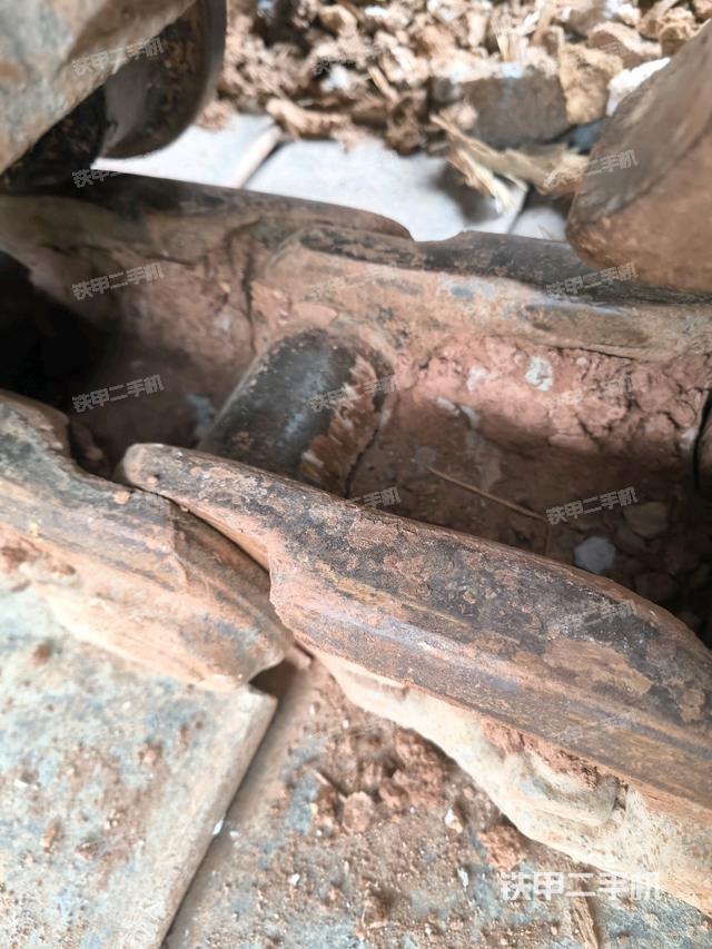 右驅(qū)動輪（行走機(jī)構(gòu)）