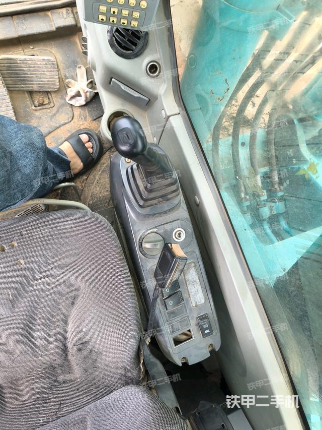 右側(cè)玻璃角標(biāo)（駕駛室部分）