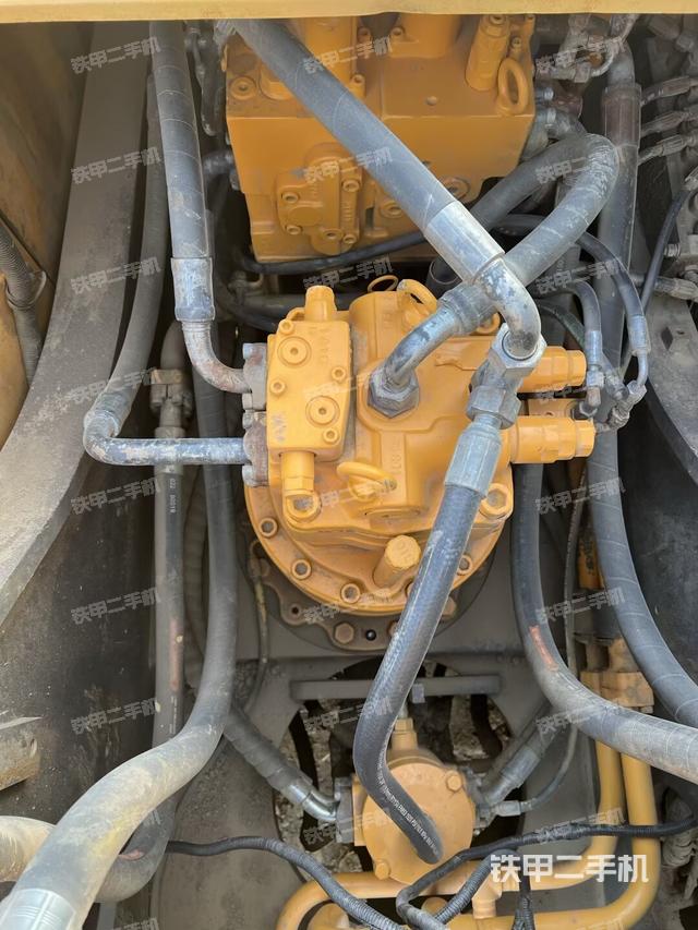 回转马达和主控阀（整机外观）