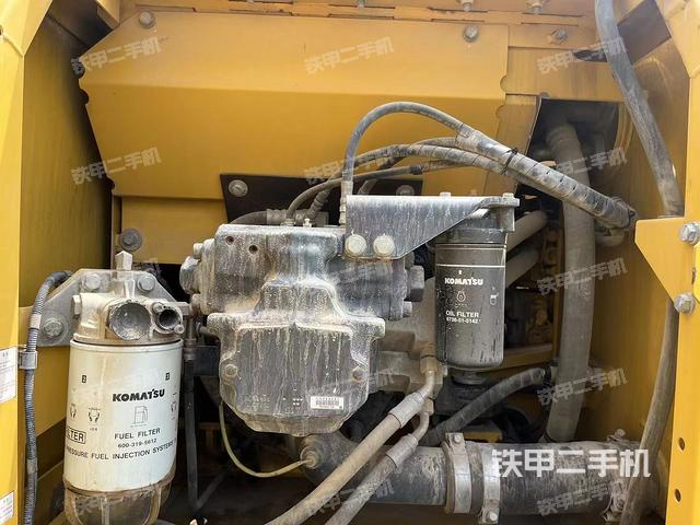 液压泵舱室正面整体（整机外观）