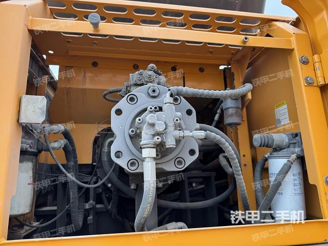 液壓泵艙室正面整體（整機(jī)外觀）