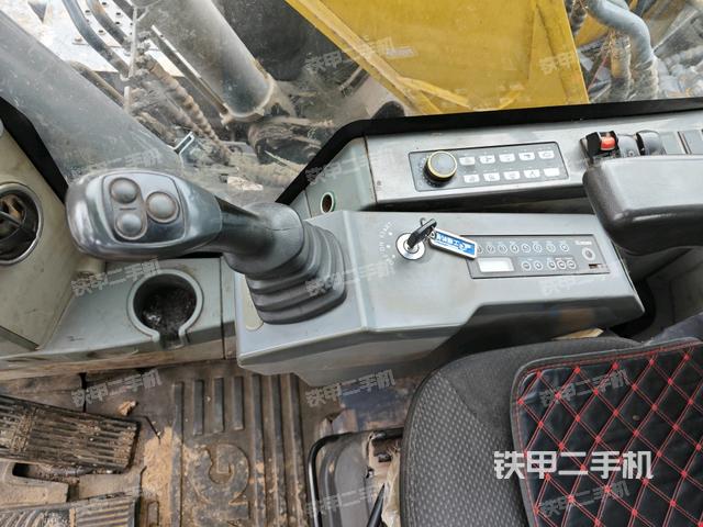 座椅右側(cè)控制臺/鑰匙門/油門/含右手柄（駕駛室部分）