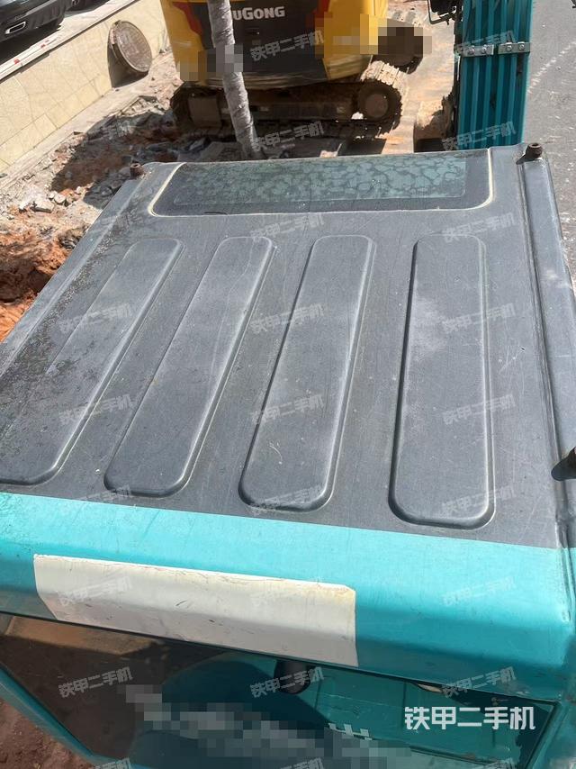 駕駛室頂部（整機(jī)外觀）