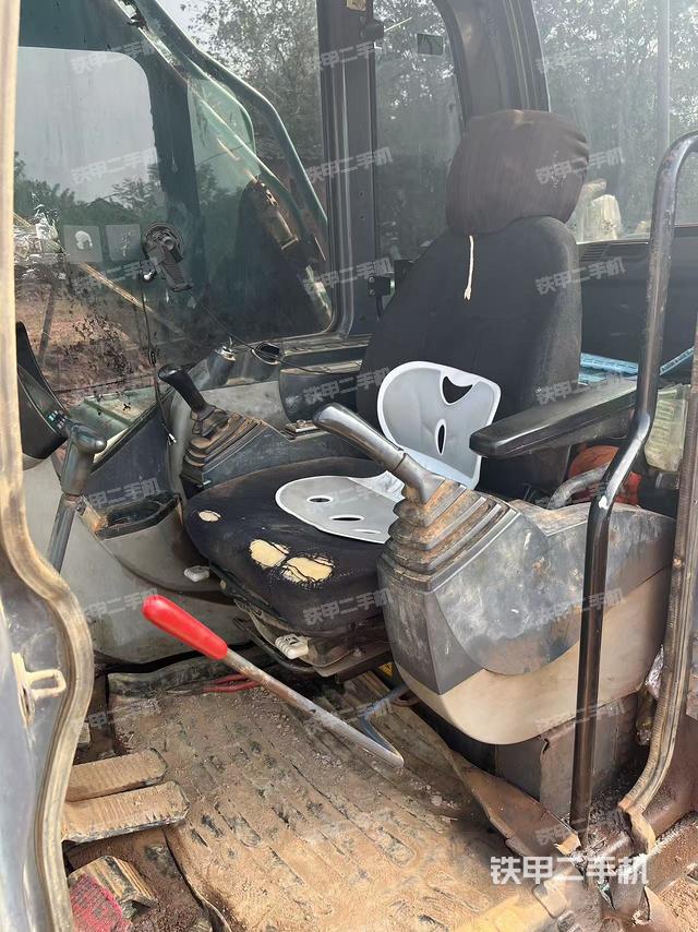 駕駛室整體（整機(jī)外觀）