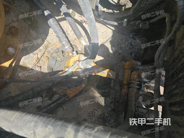 中央回转接头特写（上车部件）