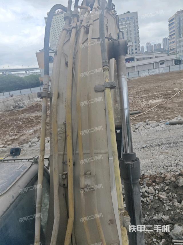 大臂背部俯视（工作和回转装置）