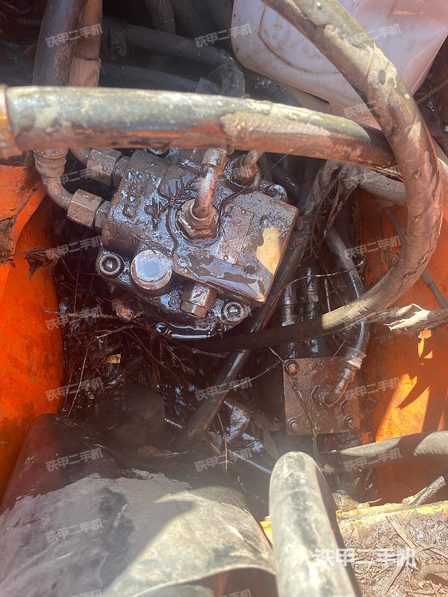 回转马达和主控阀（整机外观）