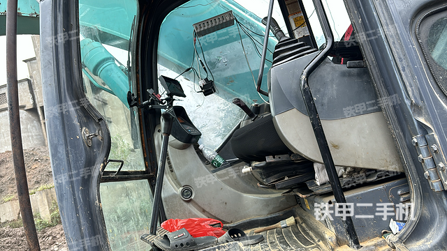 驾驶室整体（整机外观）