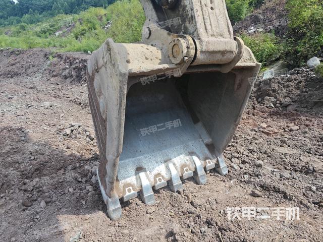 铲斗右后整体（工作和回转装置）