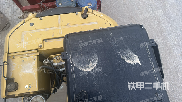 驾驶室顶部（整机外观）