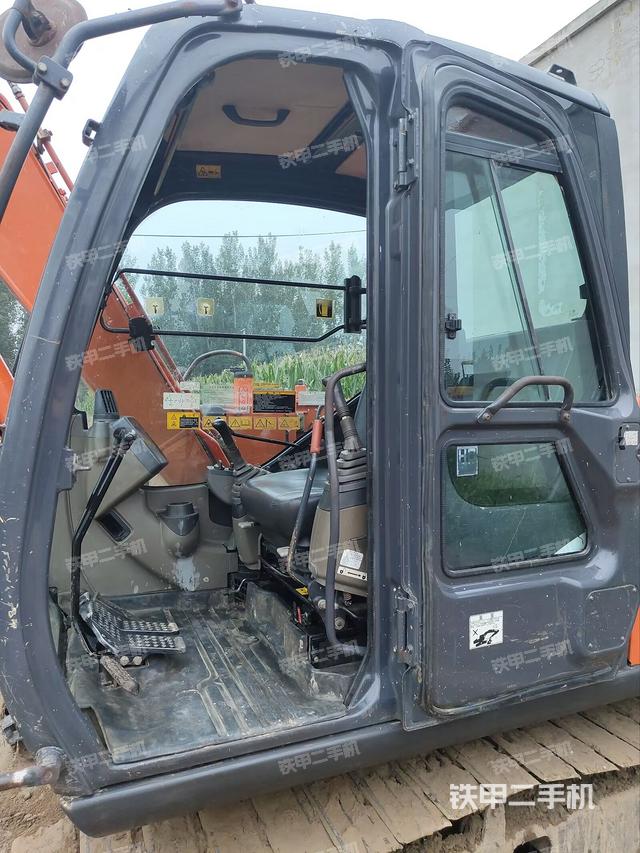 驾驶室顶部（整机外观）