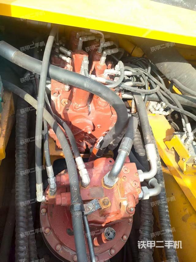 回转马达和主控阀（整机外观）