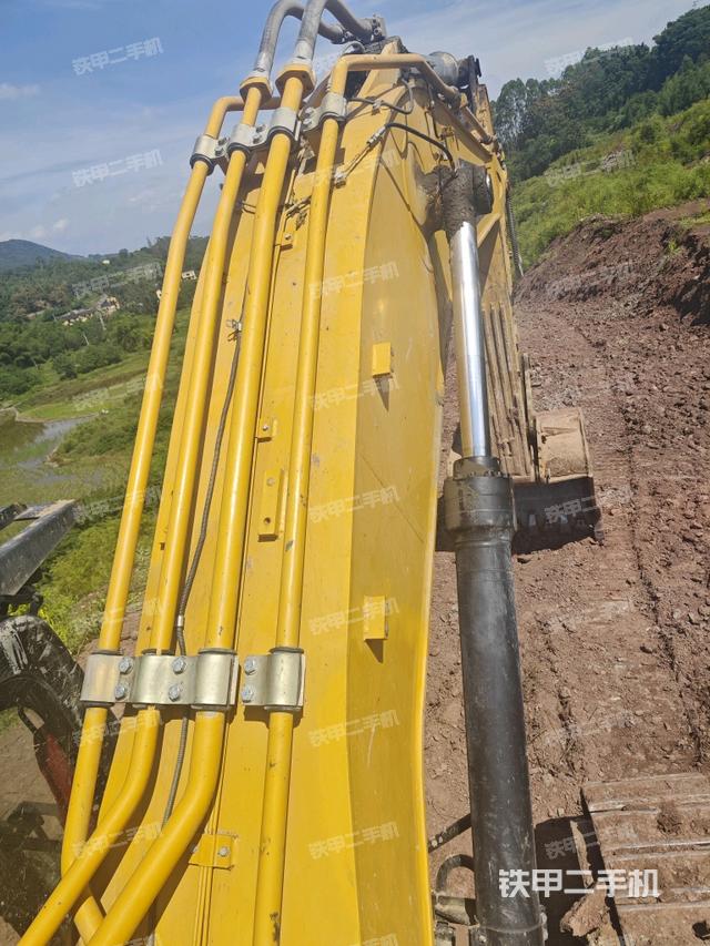 大臂背部俯视（工作和回转装置）