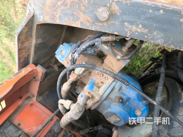 回轉(zhuǎn)馬達(dá)和主控閥（整機(jī)外觀）