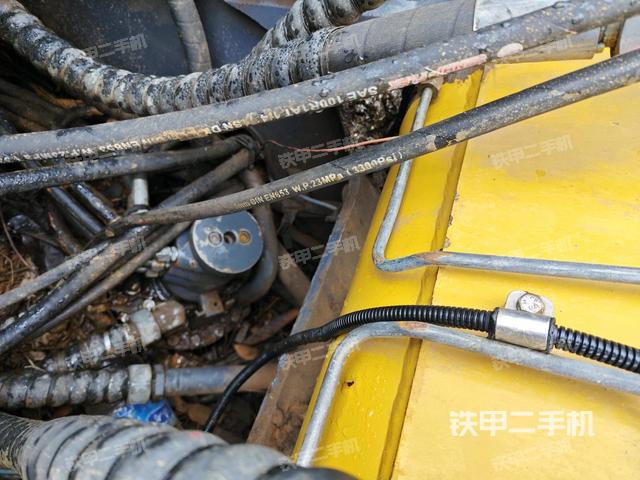 中央回轉(zhuǎn)接頭特寫（上車部件）