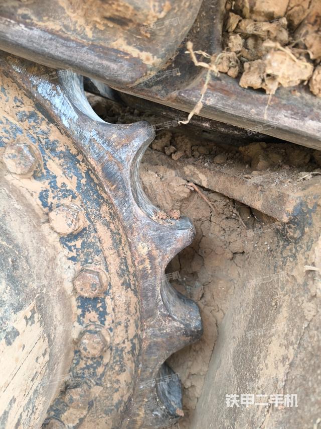 右驅(qū)動輪（行走機構(gòu)）