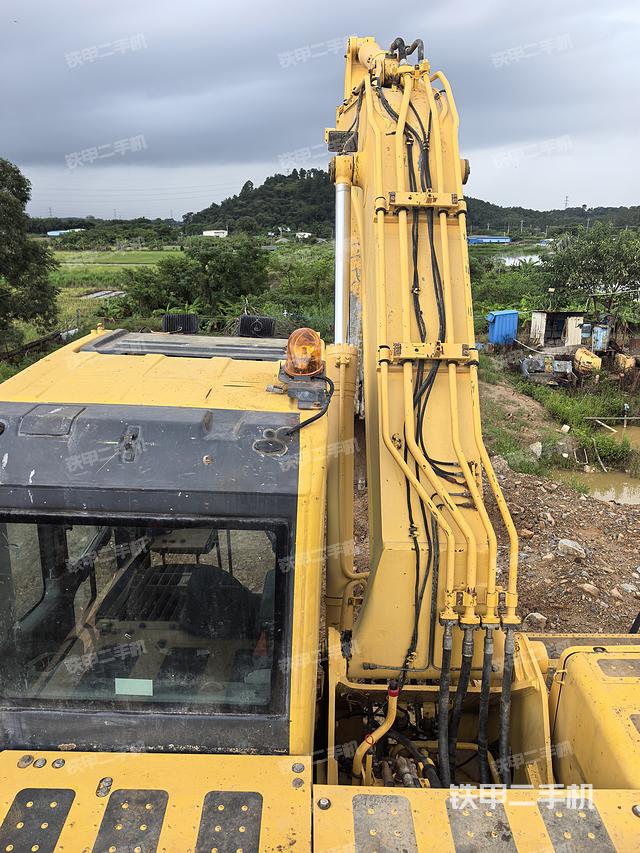 驾驶室顶部（整机外观）