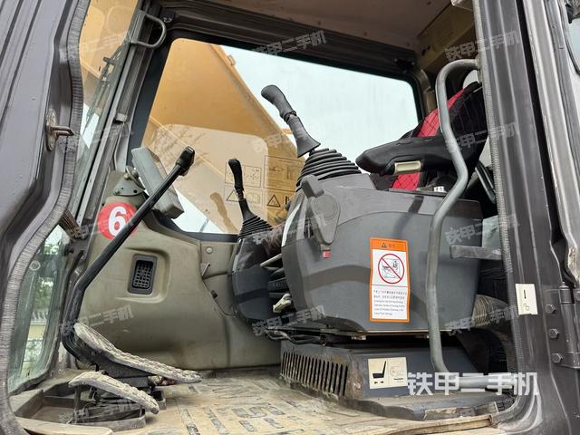 駕駛室整體（整機(jī)外觀）