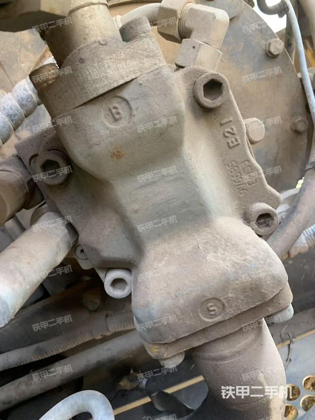 液壓泵艙室正面整體（整機(jī)外觀）