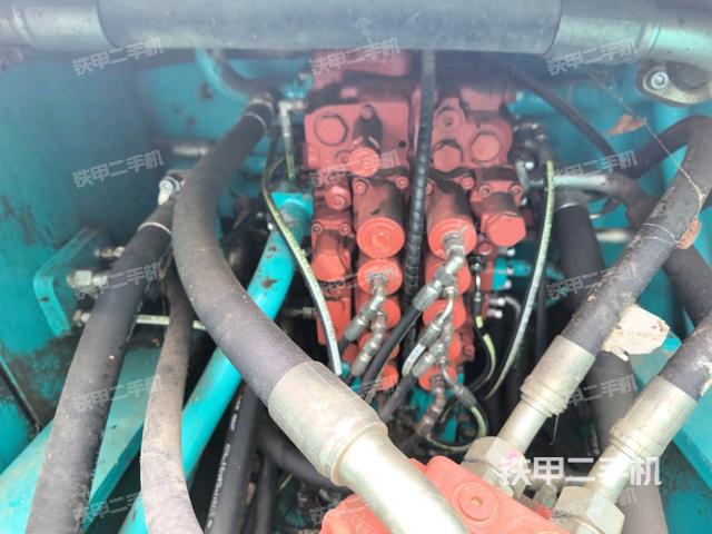 中央回轉(zhuǎn)接頭特寫（上車部件）