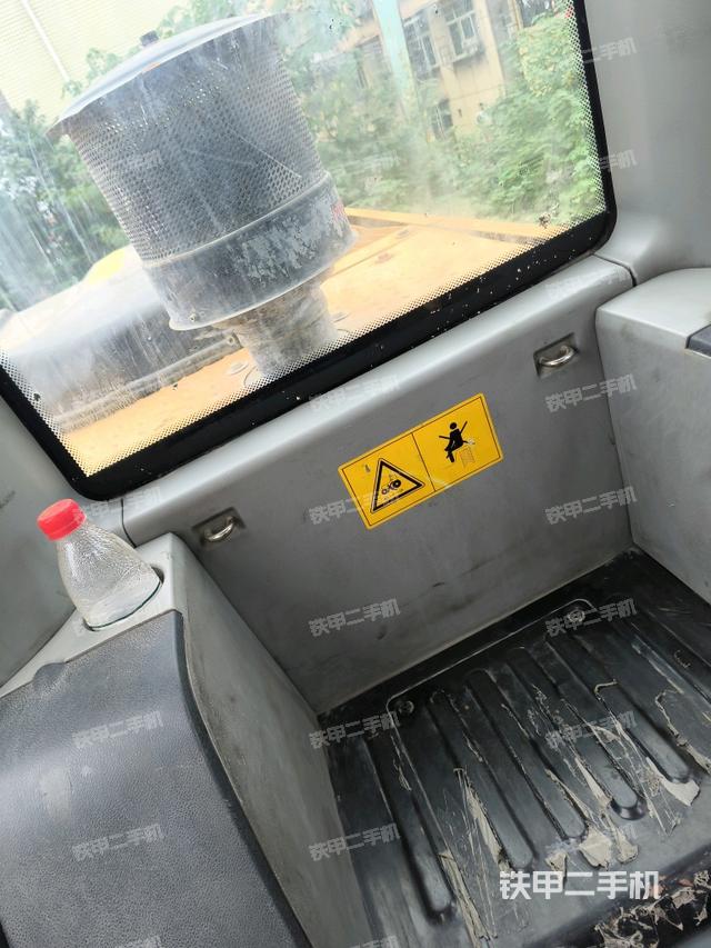 座椅左側(cè)控制臺/音響/含左手柄（駕駛室部分）