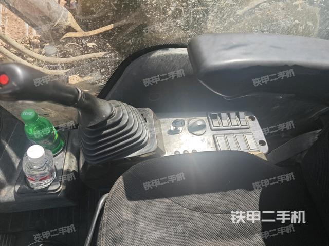 座椅右侧控制台/钥匙门/油门/含右手柄（驾驶室部分）