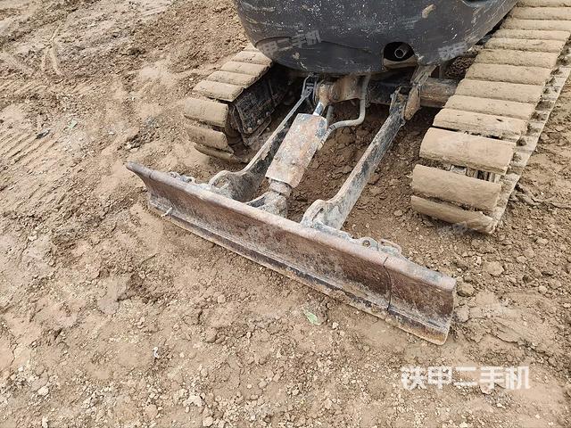 回轉(zhuǎn)馬達(dá)和主控閥（整機(jī)外觀）