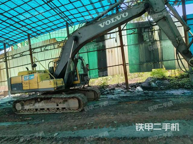 沃尔沃EC210B挖掘机