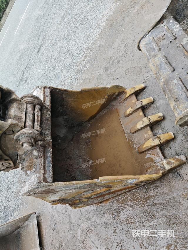 鏟斗右后整體（工作和回轉(zhuǎn)裝置）