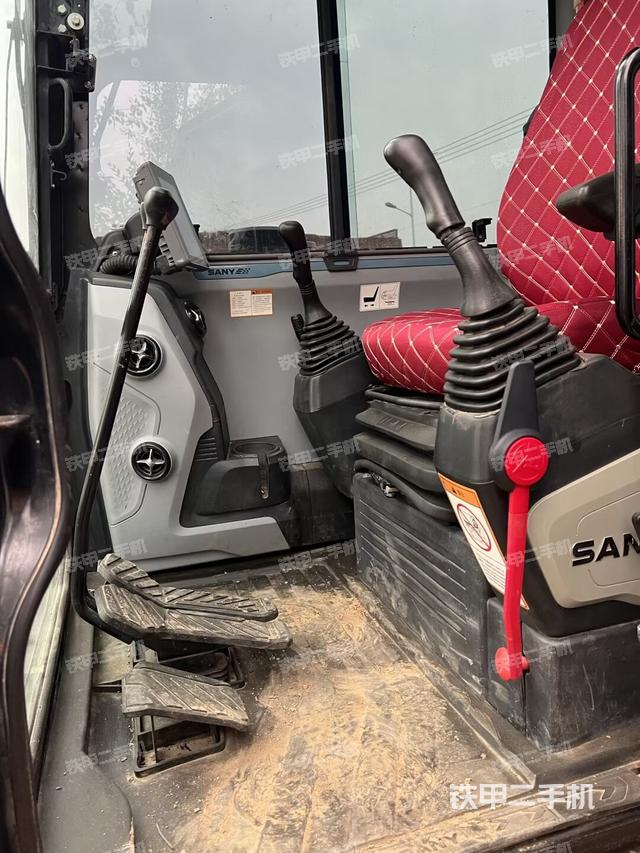 駕駛室頂部（整機(jī)外觀）