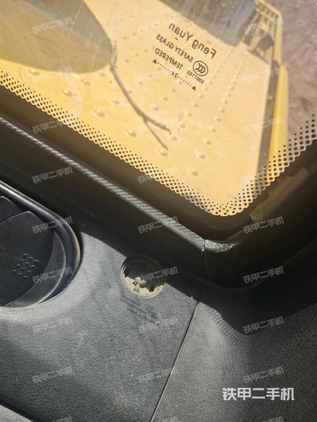 后窗玻璃角标（驾驶室部分）