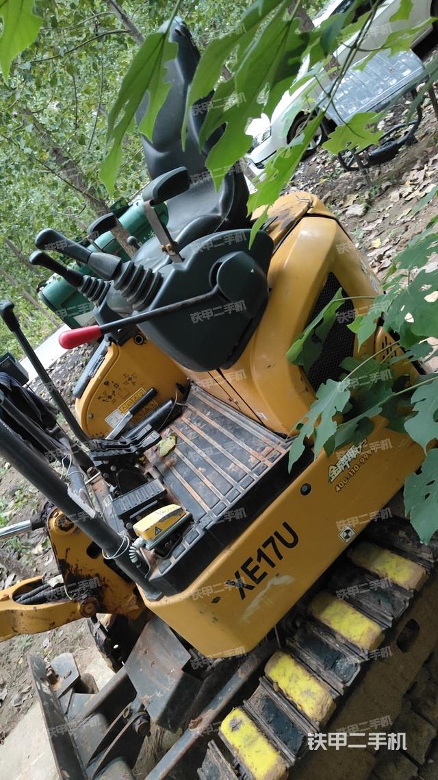 驾驶室顶部（整机外观）